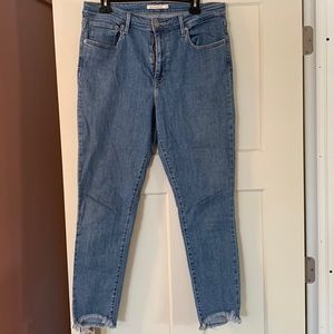 Levi cropped jeans